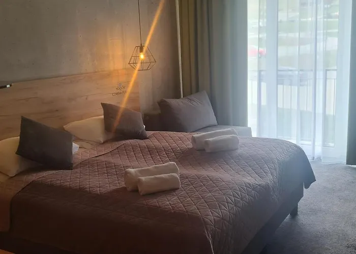 Czarna Perla Czarna Gora 103 * سيينا