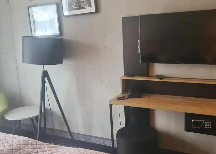 Czarna Perla Czarna Gora 103 Sienna (Klodzko)